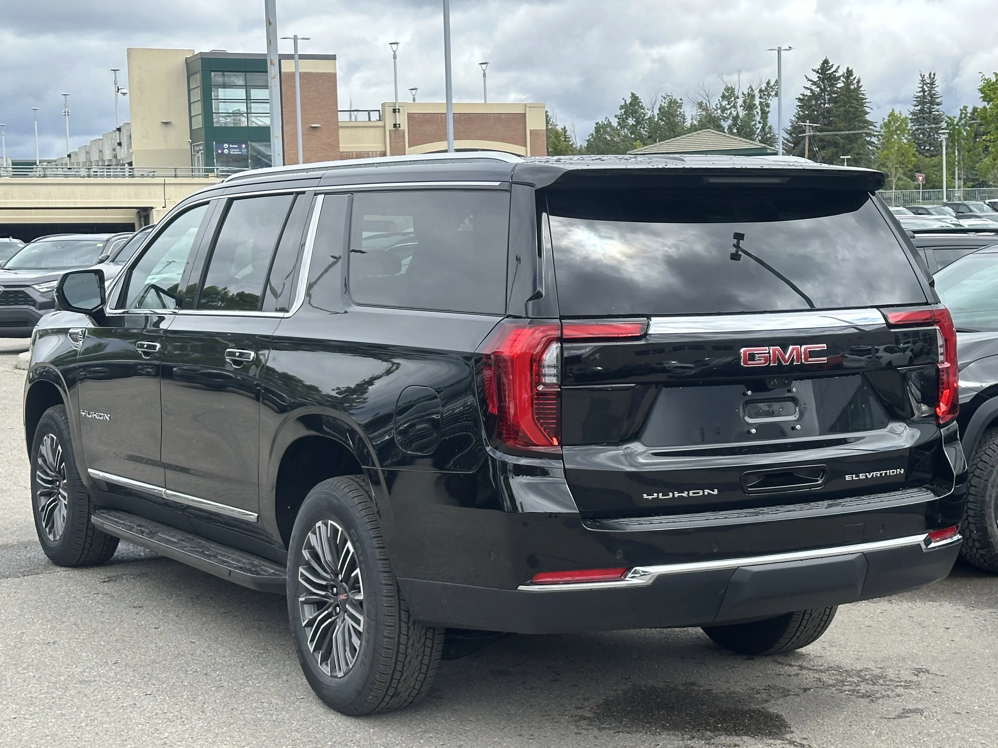 New 2026 Onyx Black GMC Elevation image 4