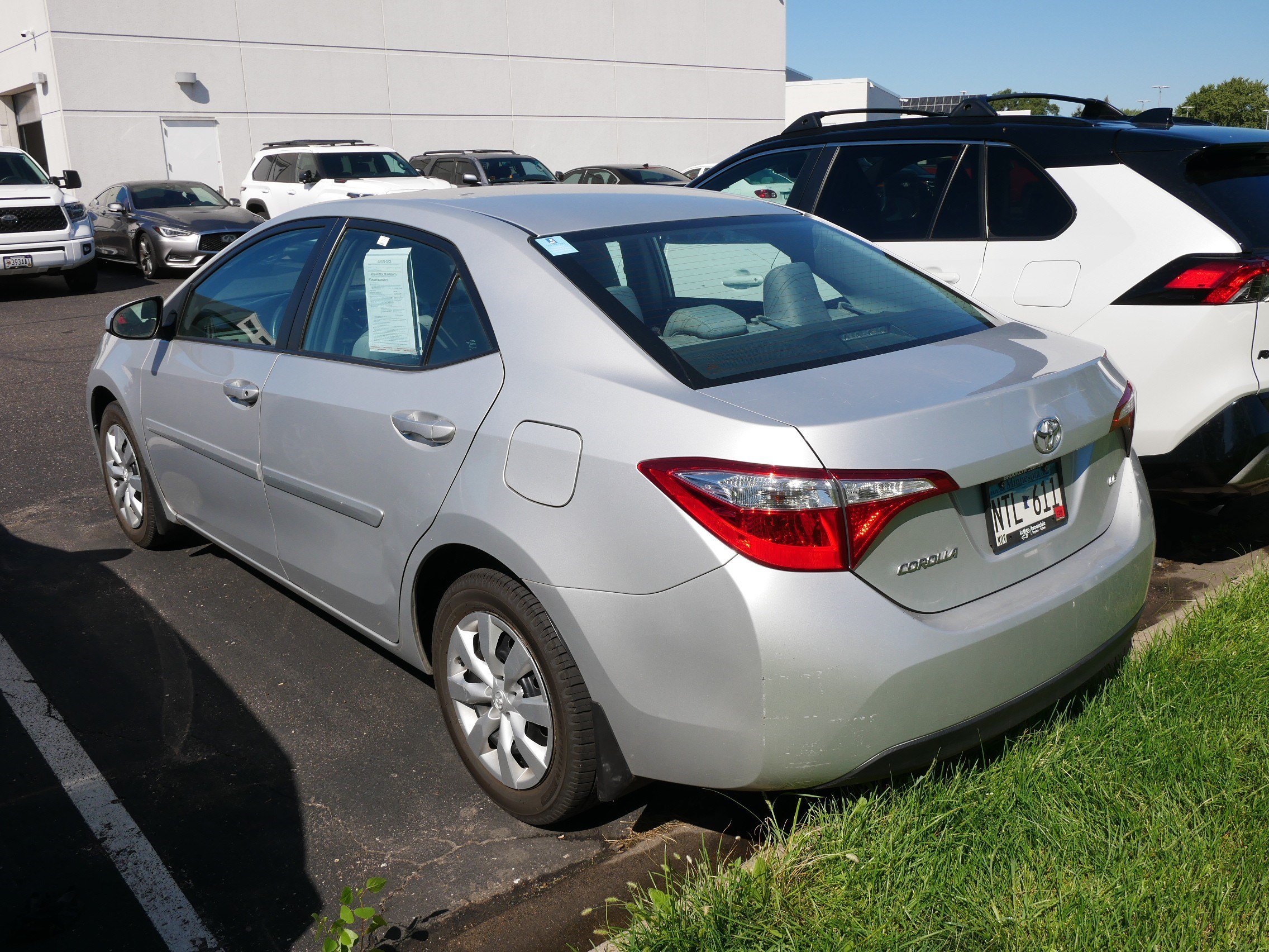 Used 2015 Classic Silver Metallic Toyota LE image 6