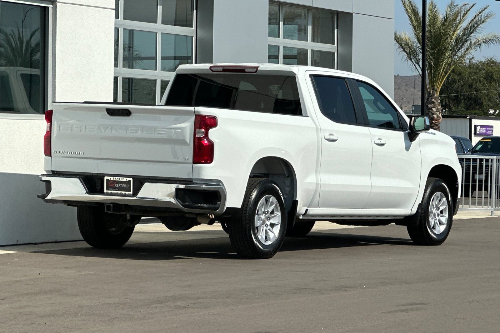 Used 2025 Summit White Chevrolet LT image 4