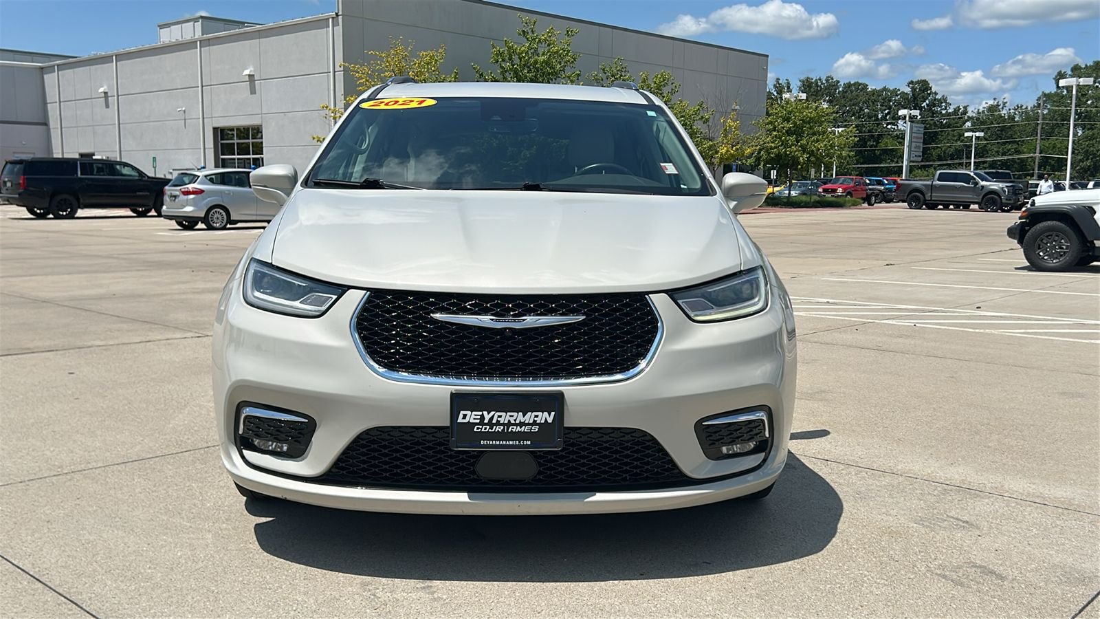 Used 2021 White Chrysler Touring L image 9