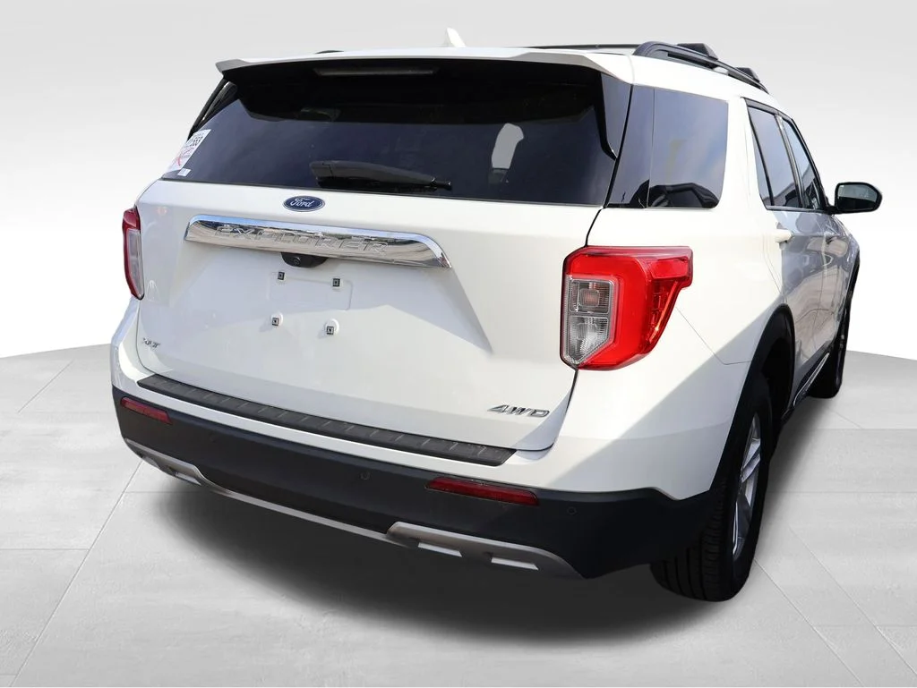 Used 2023 White Metallic Ford XLT image 12