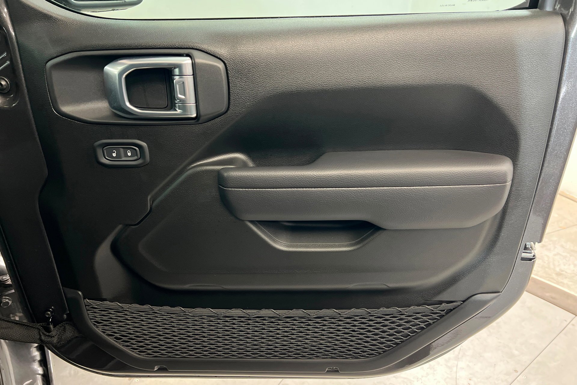 Used 2024 Granite Crystal Metallic Clearcoat Jeep Sport S image 23