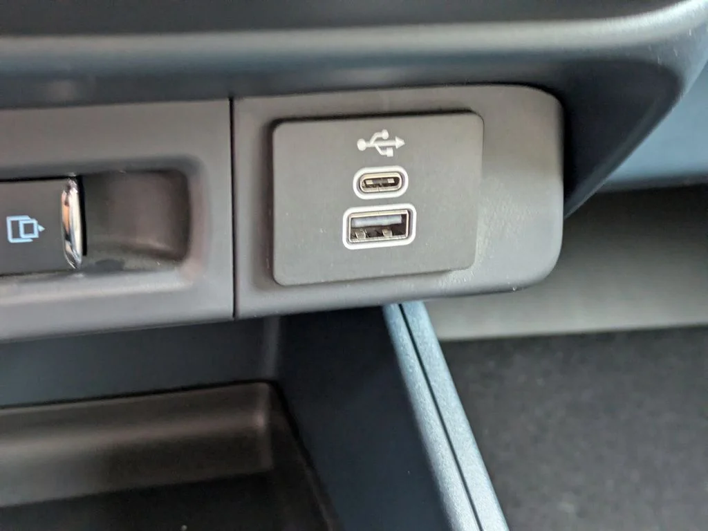 New 2026 Carbonized Gray Metallic Ford Lariat image 25