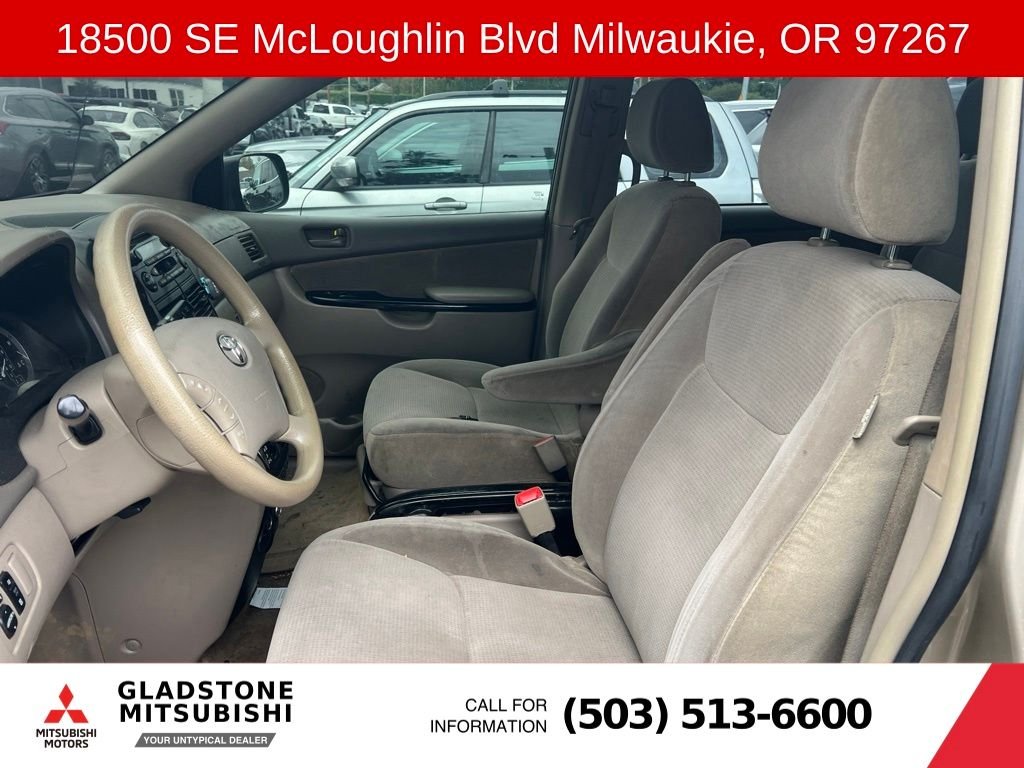 Used 2005 Desert Sand Mica Toyota LE image 9