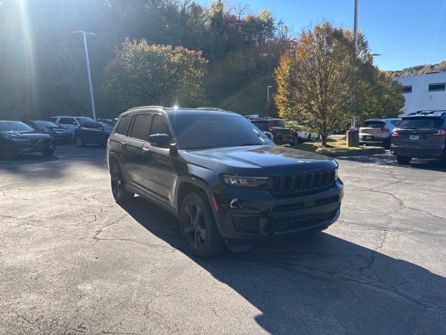 Used 2021 Diamond Black Jeep Altitude image 4