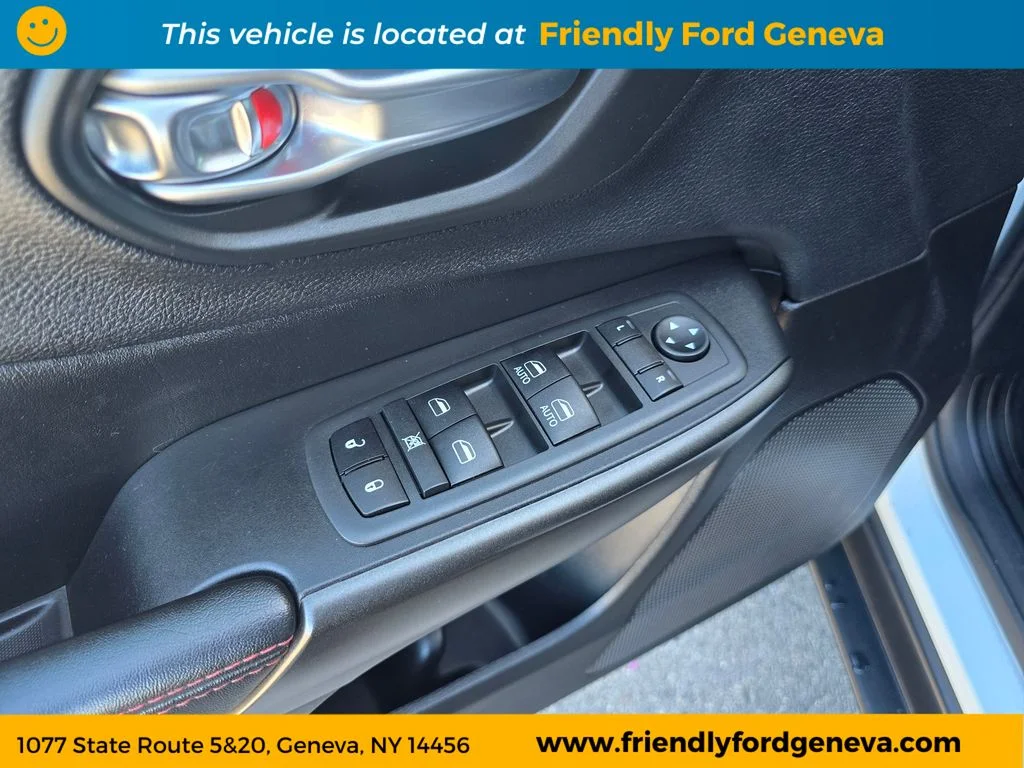Used 2019 White Jeep Trailhawk image 19