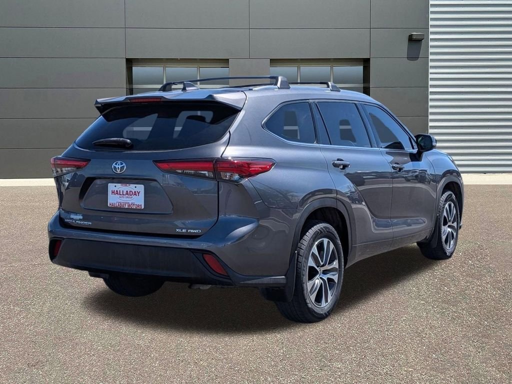 Used 2020 Magnetic Gray Metallic Toyota XLE image 5
