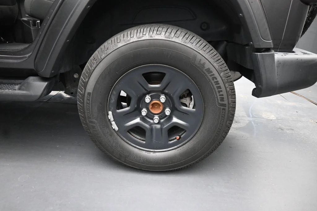 Used 2021 Gray Jeep Unlimited Sport image 18