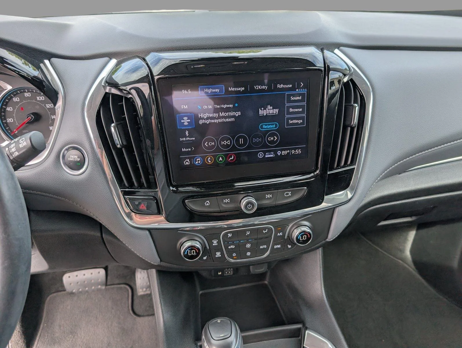 Used 2020 IRIDESCENT PEARL TRICOAT Chevrolet LT Leather image 16