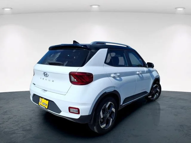 Used 2022 White Hyundai Limited image 8