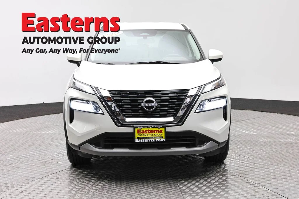 Used 2023 White Nissan SV image 2
