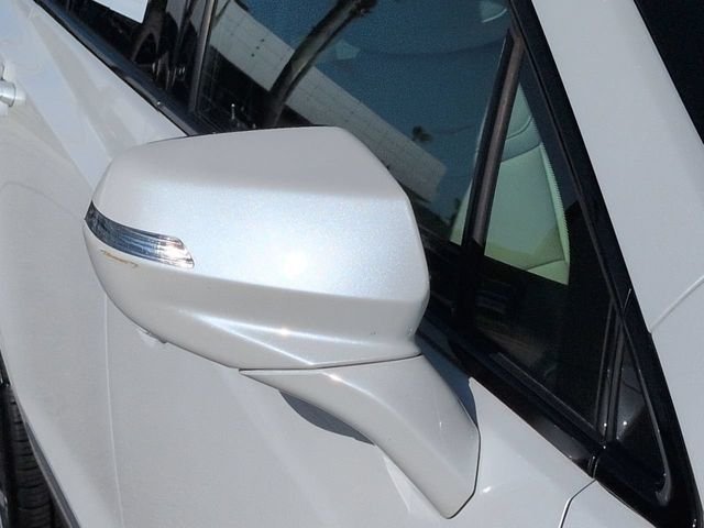 Used 2022 White Cadillac Sport image 11