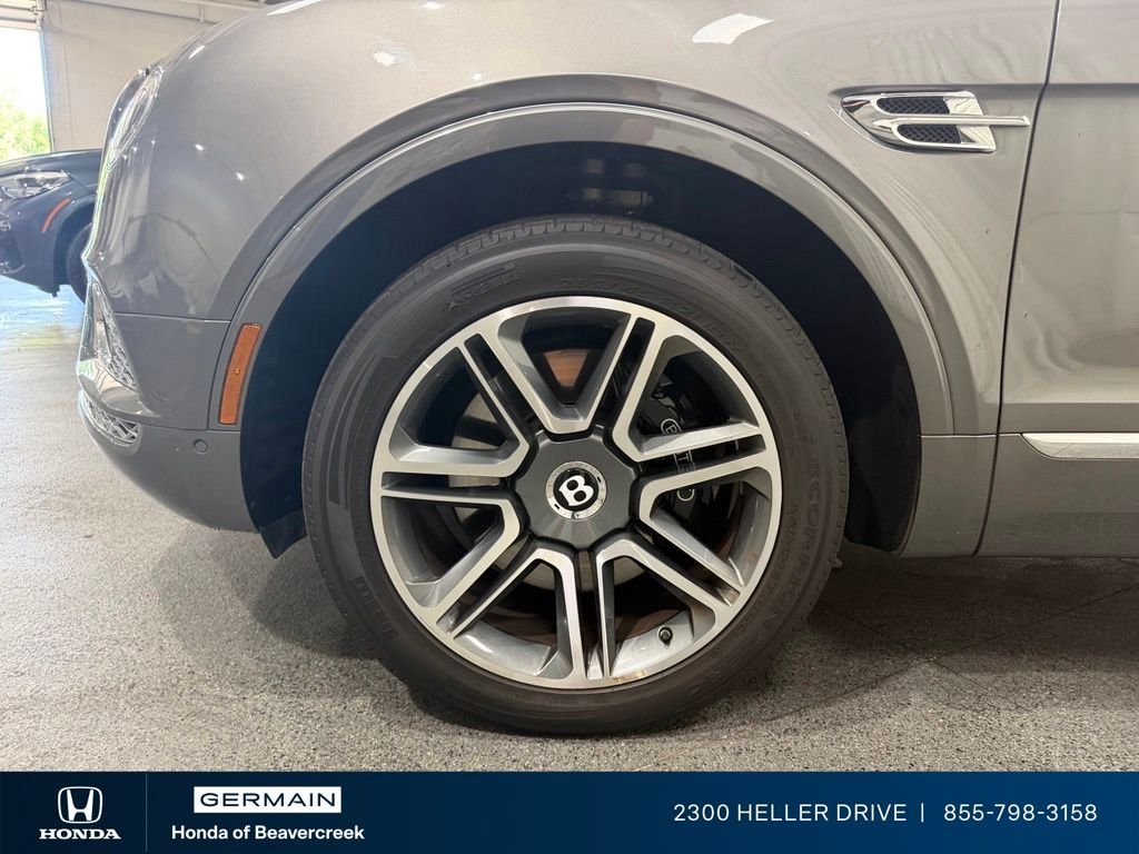 Used 2018 Porcelain Metallic Bentley W12 image 13