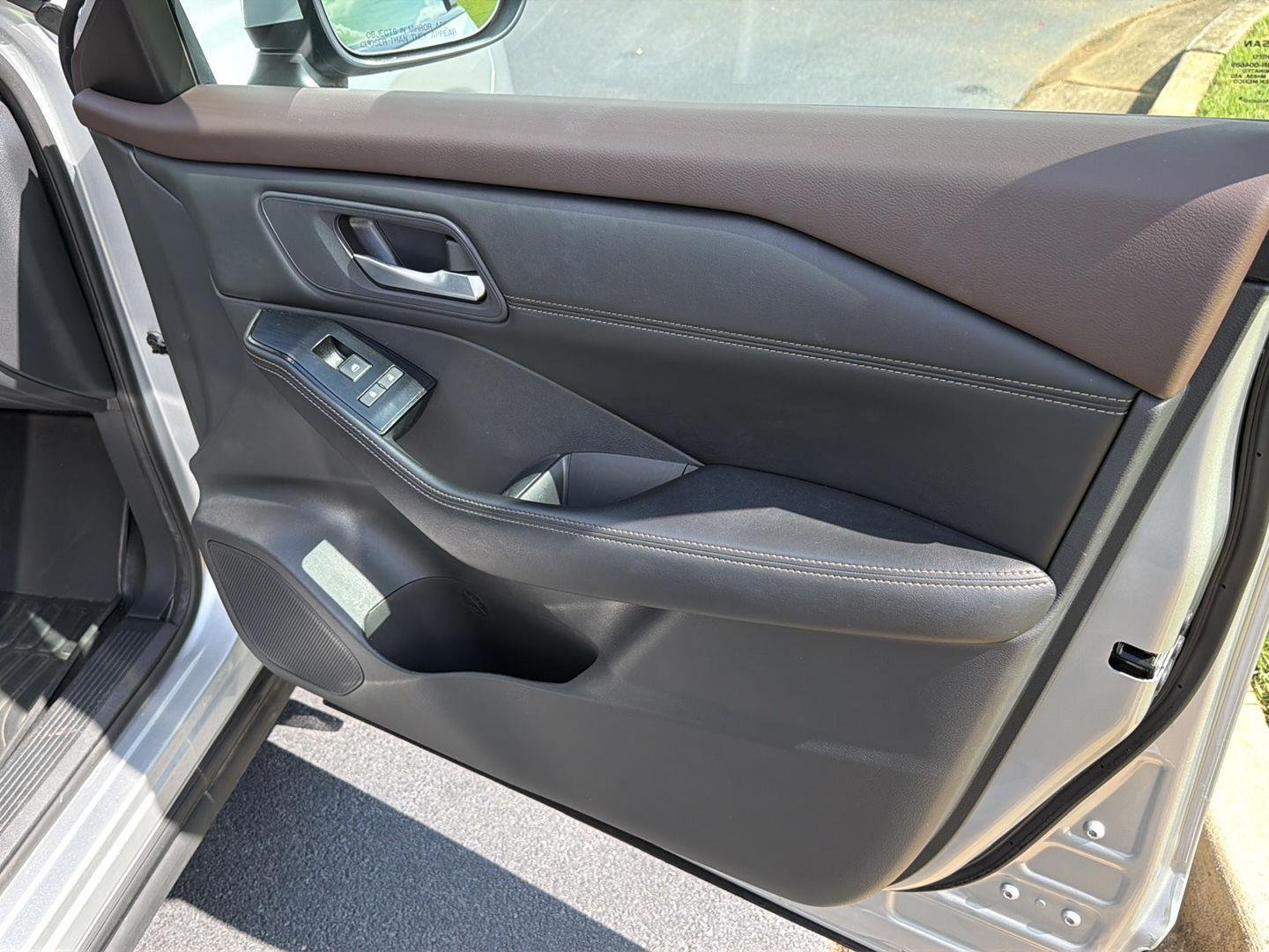 Used 2022 Brilliant Silver Metallic Nissan SV image 14