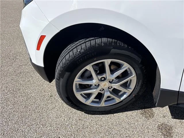 Used 2024 Summit White Chevrolet LT w/1LT Front-Wheel Drive image 15