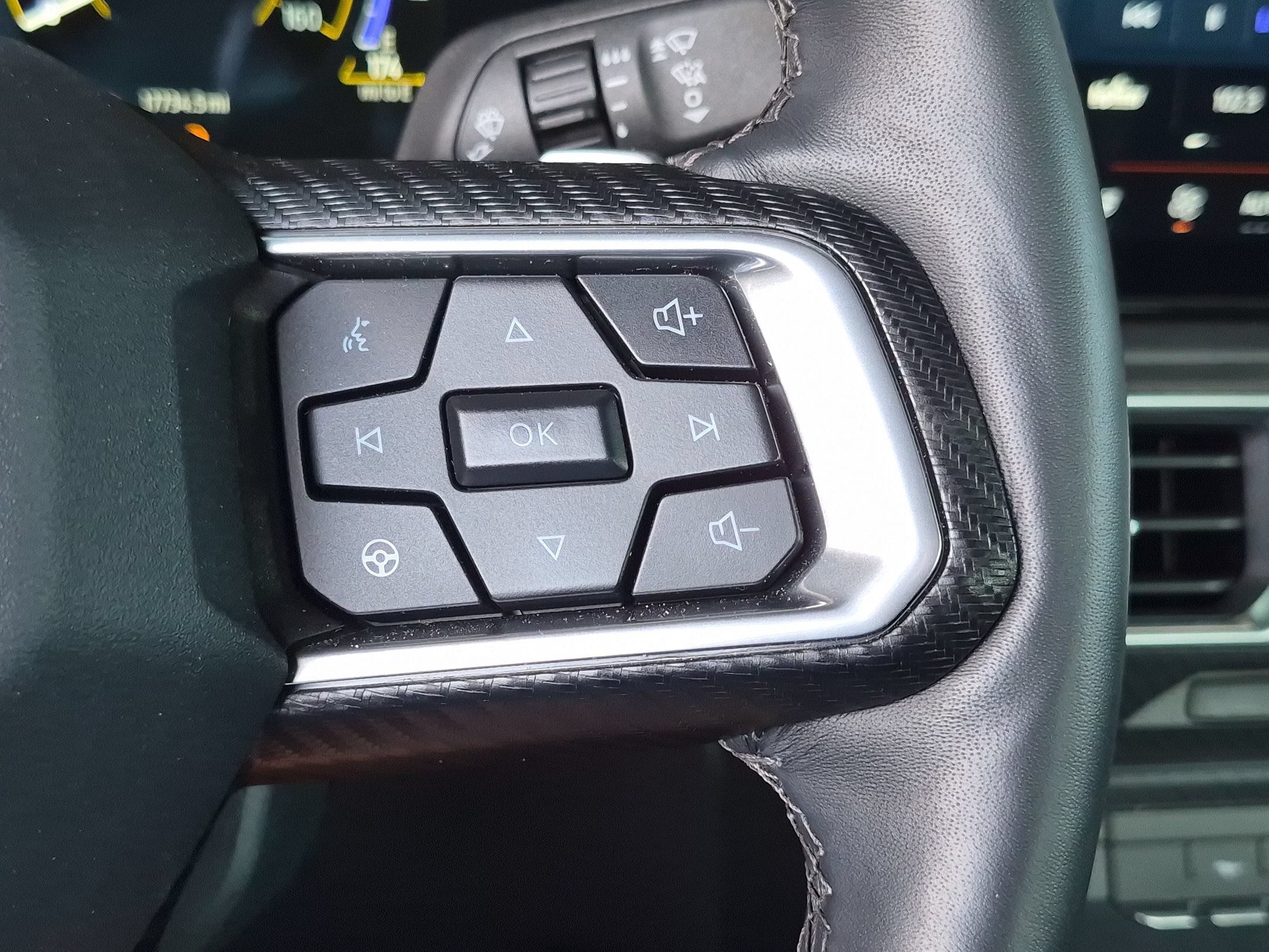 Used 2024 Silver Metallic Ford GT Premium image 18