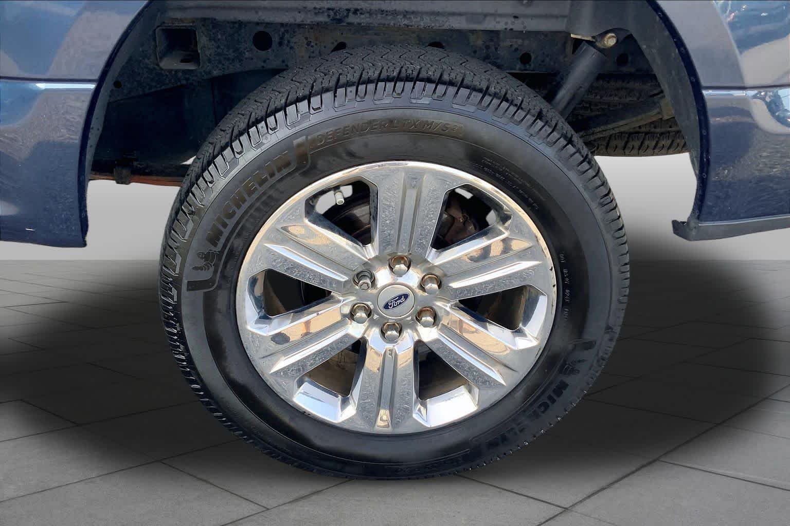 Used 2018 Blue Jeans Metallic Ford XLT image 9
