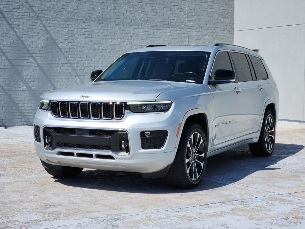 Used 2022 Silver Zynith Jeep Overland image 4