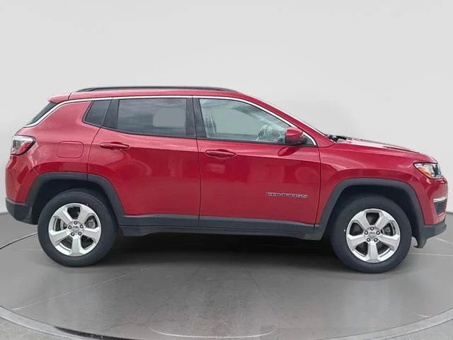 Used 2019 Red Jeep Latitude image 2