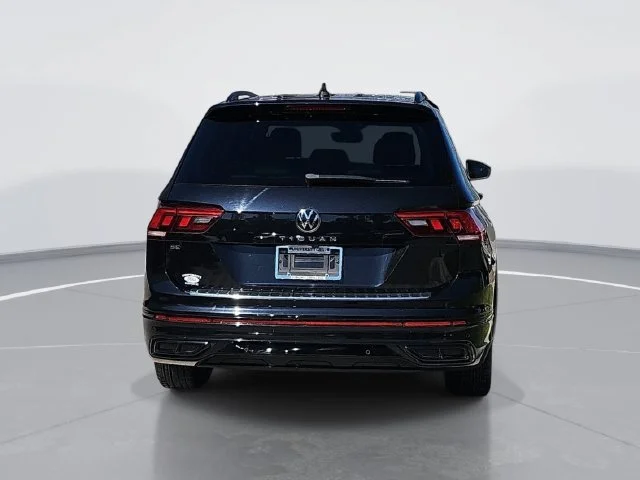 Used 2022 Black Volkswagen 2.0T SE R-Line Black image 4