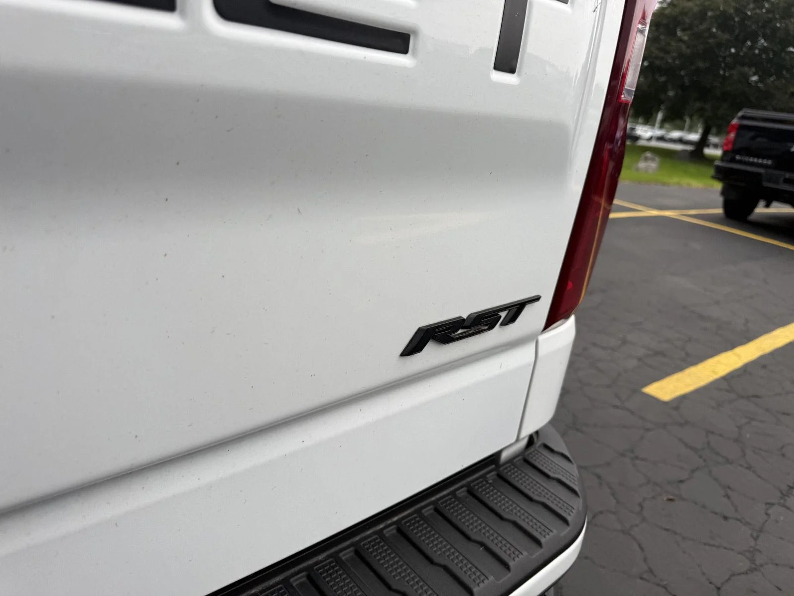 Used 2022 SUMMIT WHITE Chevrolet RST image 6