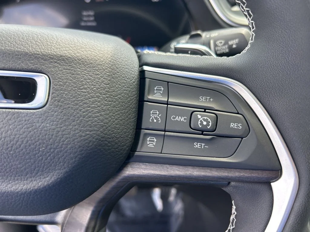 Used 2024 Silver Jeep Limited image 46