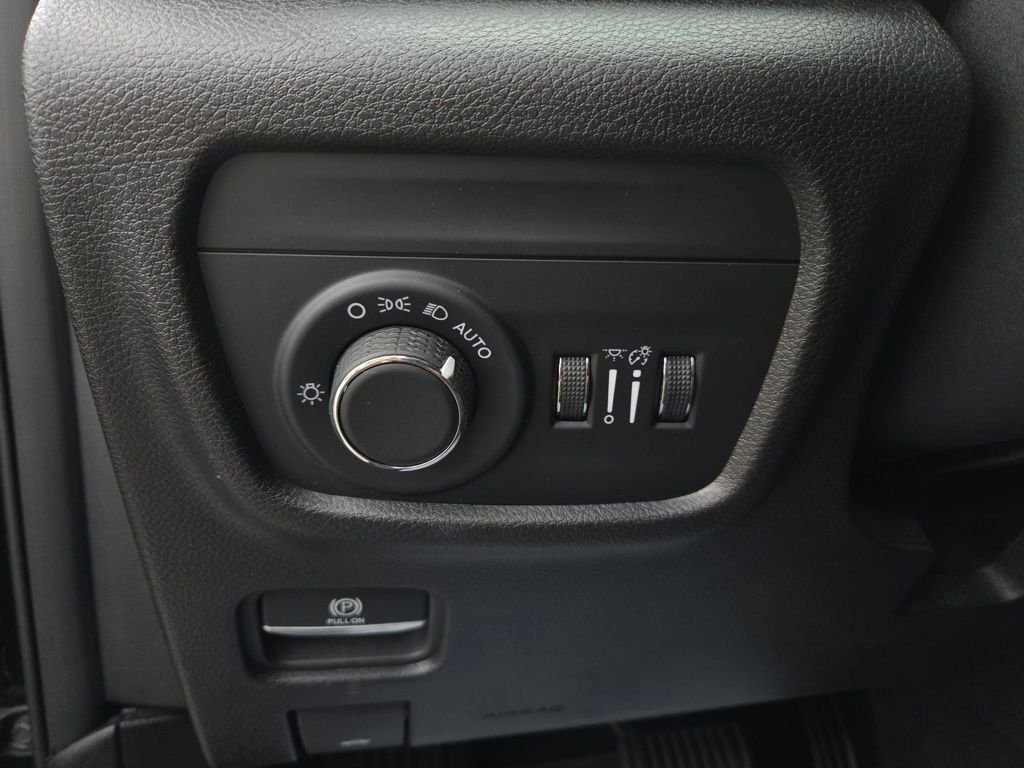 Used 2023 Black Jeep Altitude X image 16