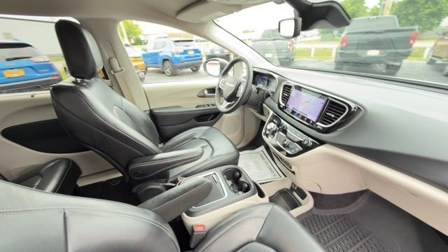 Used 2023 White Chrysler Touring L image 38