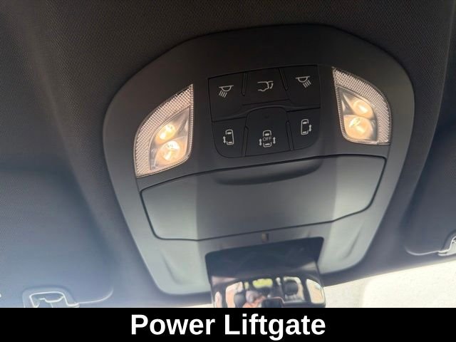 Used 2025 White Chrysler Select image 17