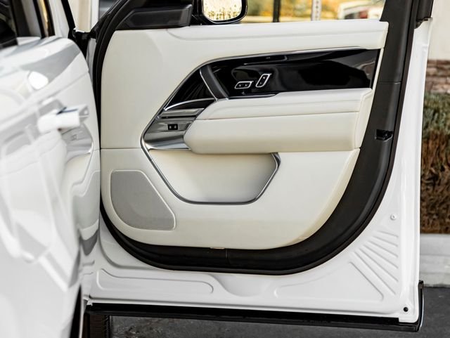 Used 2025 Fuji White Land Rover SE image 34