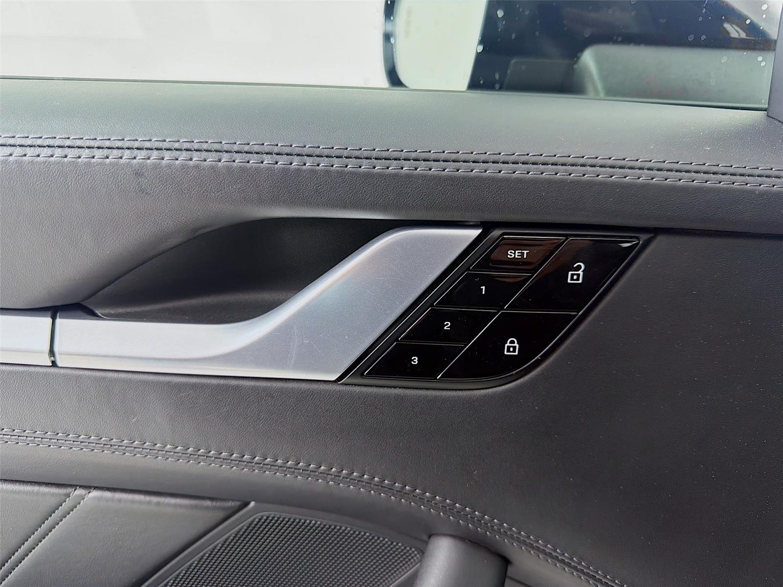 Used 2021  PORSCHE  image 10