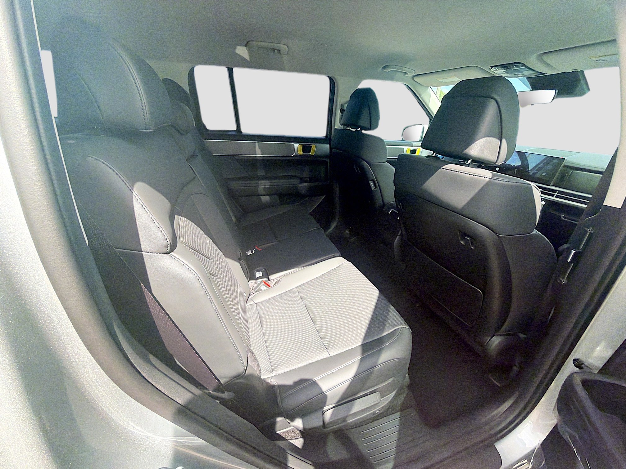 New 2026 Shimmering Silver Hyundai SEL FWD image 43