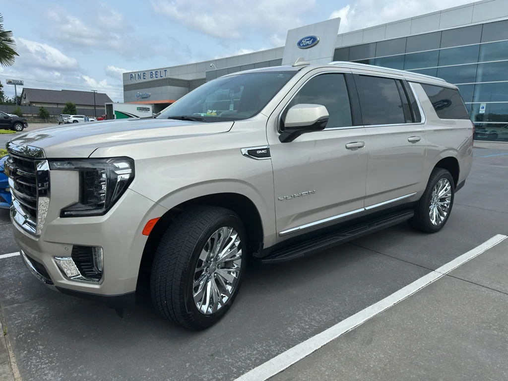 Used 2021 Beige Pearl Metallic GMC SLT image 1