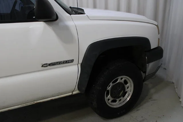 Used 2005 White Chevrolet Work Truck image 30