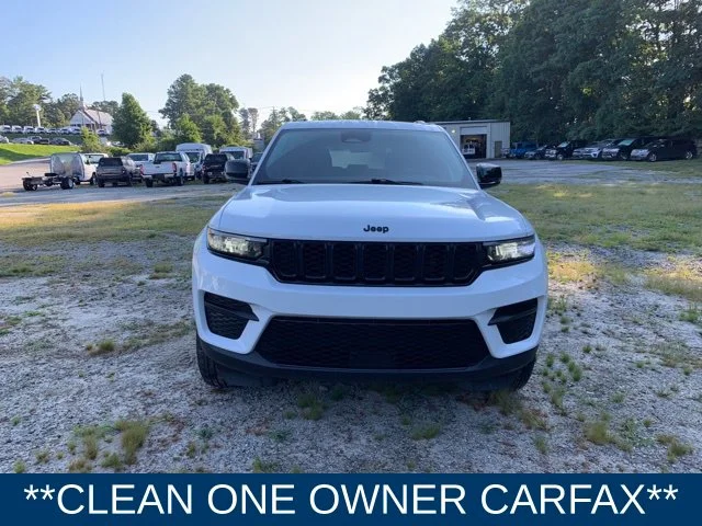 Used 2025 White Jeep Altitude image 3