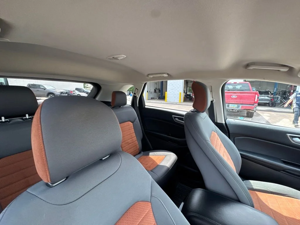 Used 2018 Shadow Black Ford SEL image 30