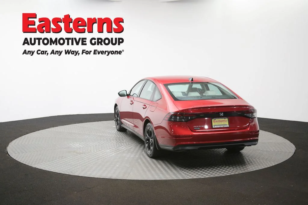 Used 2025 Red Honda SE image 65