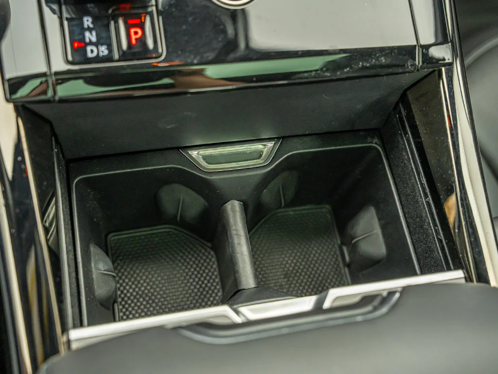 Used 2026 Fuji White Land Rover SE image 37