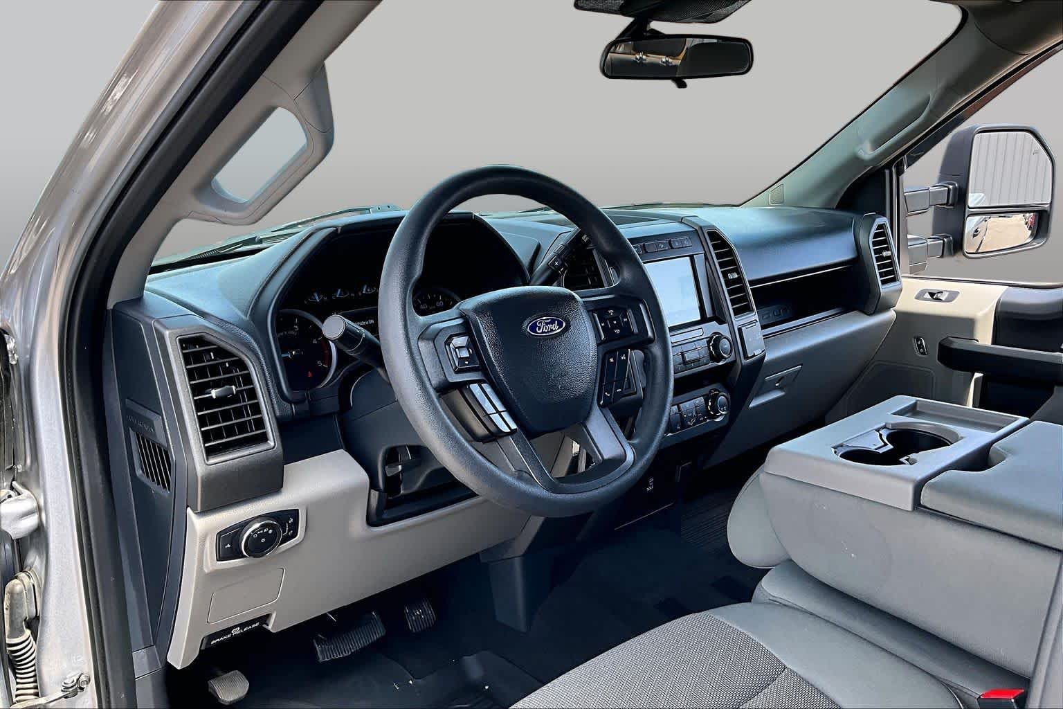 Used 2022 Iconic Silver Metallic Ford XL image 17