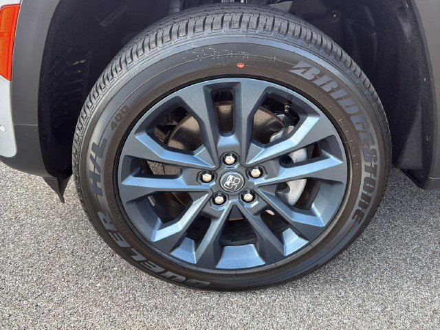 New 2026 Silver Zynith Exterior Paint Jeep  image 19