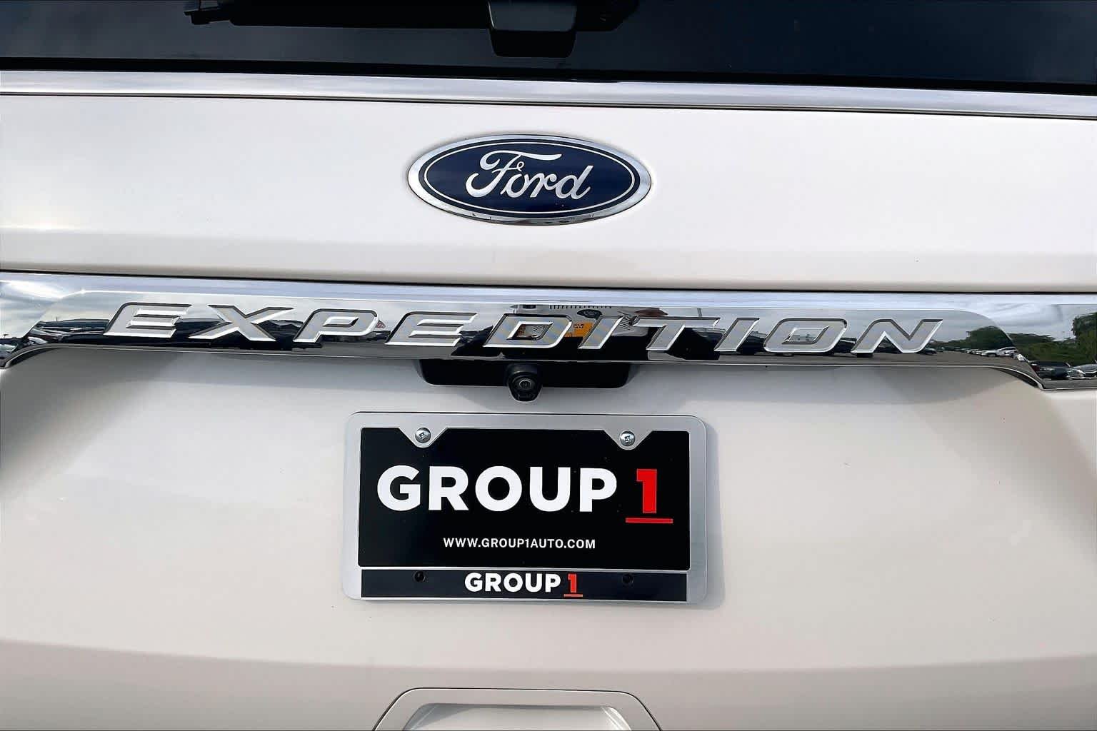 Used 2019 White Platinum Metallic Tri-Coat Ford Limited image 10