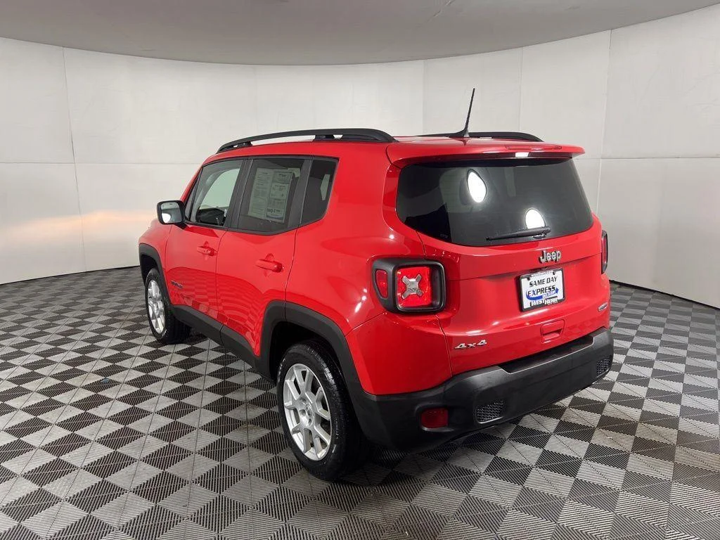 Used 2022 Colorado Red Clearcoat Jeep Latitude image 7