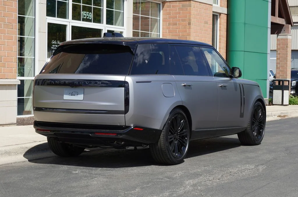 New 2026 Flux Silver Satin Land Rover SE image 6