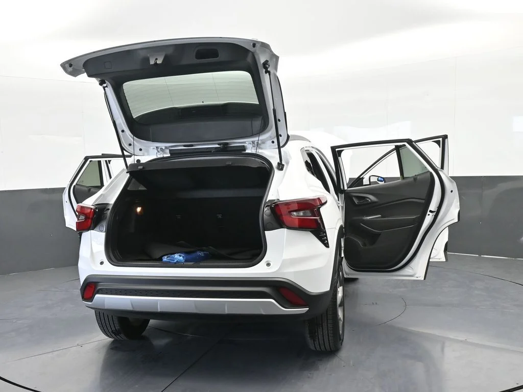 Used 2025 Summit White Chevrolet LT image 75