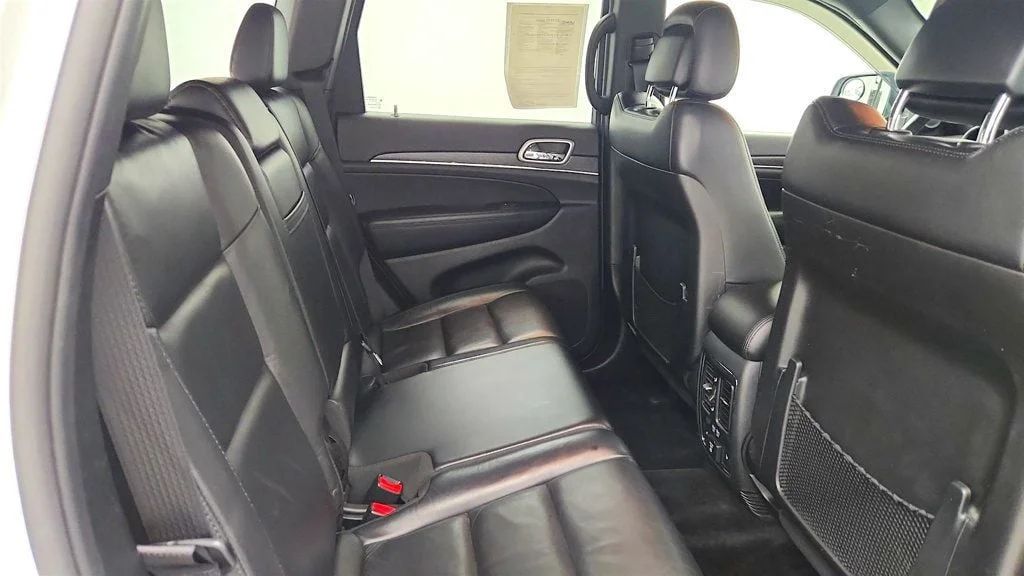 Used 2018 Bright White Clearcoat Jeep Limited 4x4 w/ Power Sunroof & Uconnect 4C Nav image 23