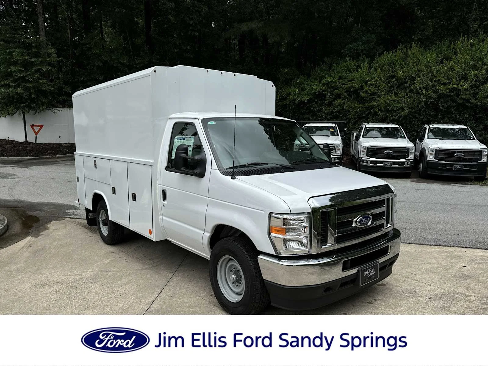 2025 Ford E-Series DRW E-450 Super Duty 158 in WB's photo
