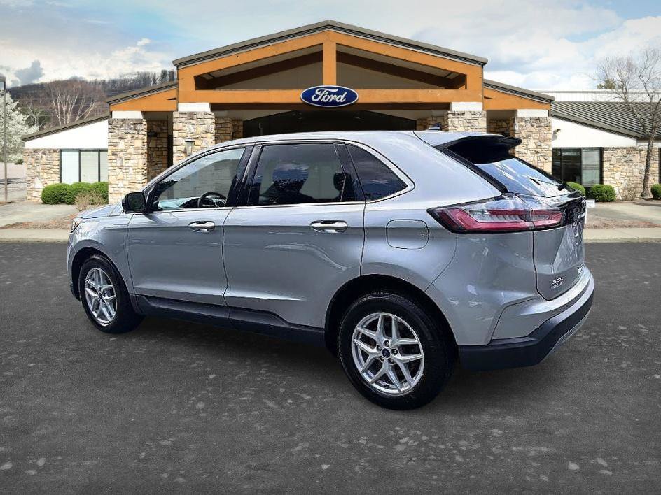 Used 2022 Silver Metallic Ford SEL image 6