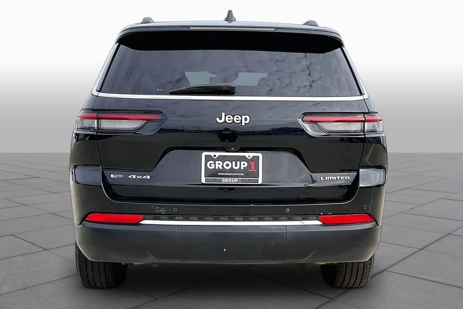 Used 2022 Diamond Black Crystal Pearlcoat Jeep Limited image 5