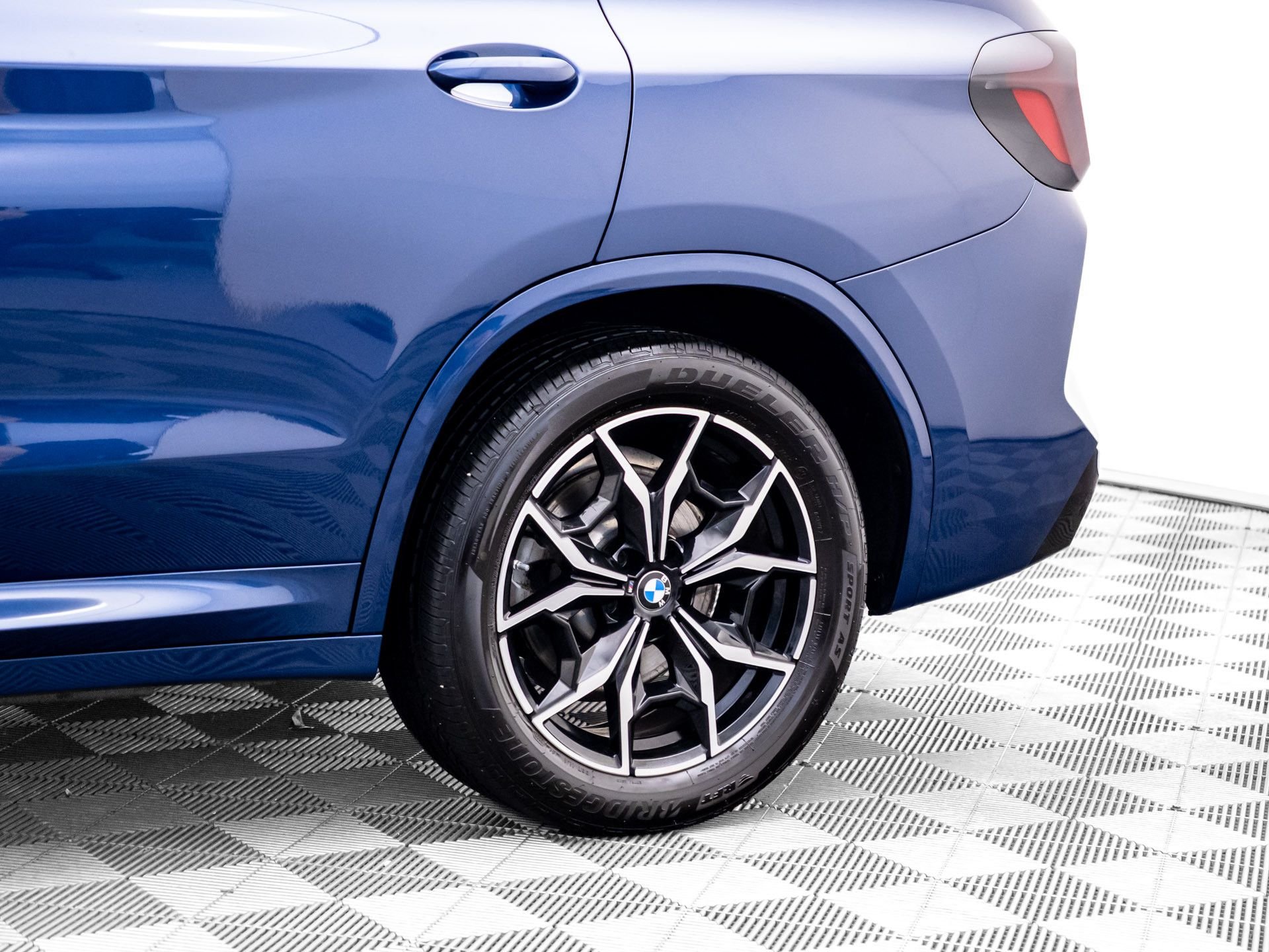 Used 2024 Blue BMW xDrive30i image 37
