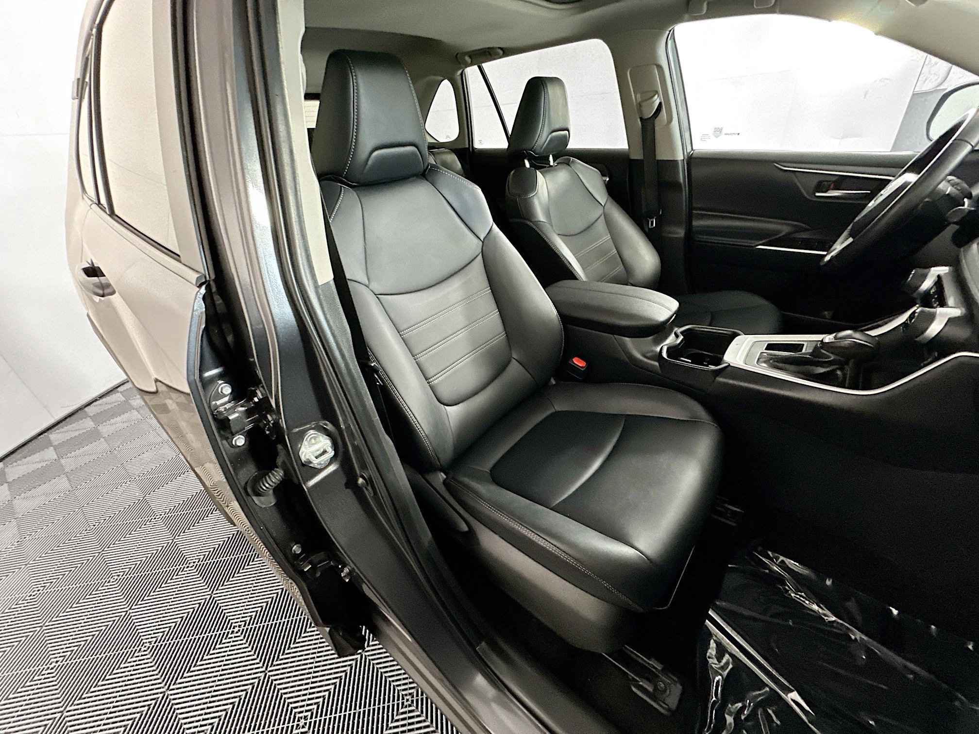 Used 2024 Magnetic Gray Metallic Toyota XLE Premium image 28